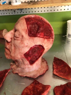 Severed Head With Magnetics -Bloodline Effects Store 60a069 6e566b6b58764b46aab6d90f38204e74mv2