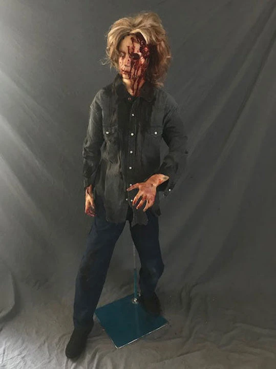 Zoe Zombie Figure 4 Zoe Zombie Figure - Image 2