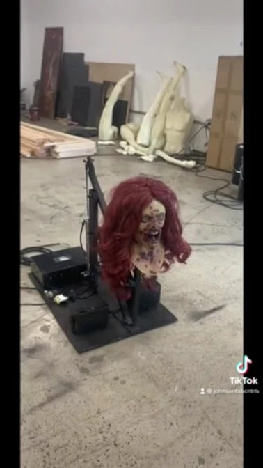Female Popup Screamer Animatronic 4 Female Popup Screamer Animatronic - Image 2